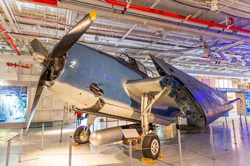 Exposição de aviões no Museu Intrepid Sea, Air & Space em Nova York