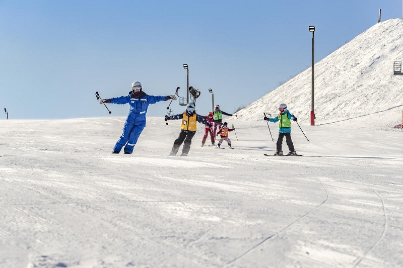 Pessoas esquiando em Wilmot Mountain Ski Resort