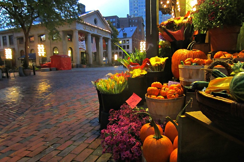 Mercado Quincy Market em Boston no outono 