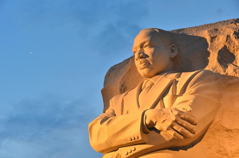Estátua do Dr. Martin Luther King Jr em seu memorial em Washington