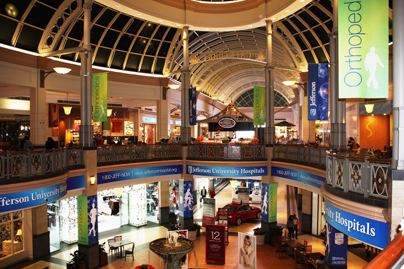Lojas do shopping King of Prussia Mall perto da Filadélfia