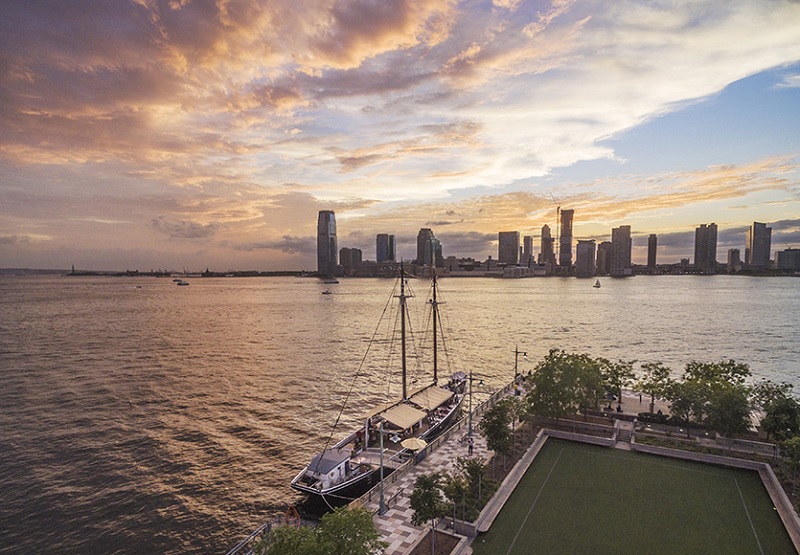 Bar flutuante em Nova York